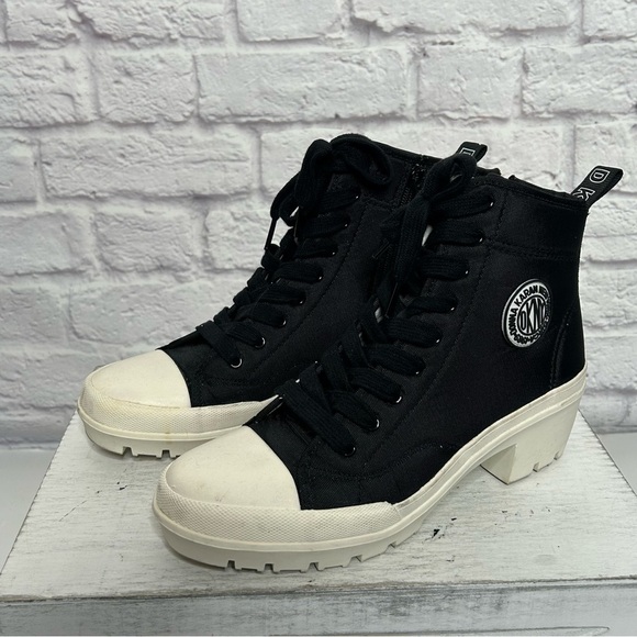 DKNY Womens Pandie Platform Lug Sole Booties - Picture 8 of 16